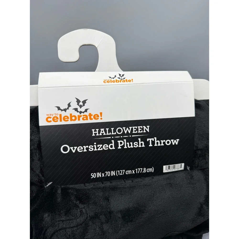 Way to Celebrate Halloween Oversized Plush Throw Blanket Black Embossed Cats